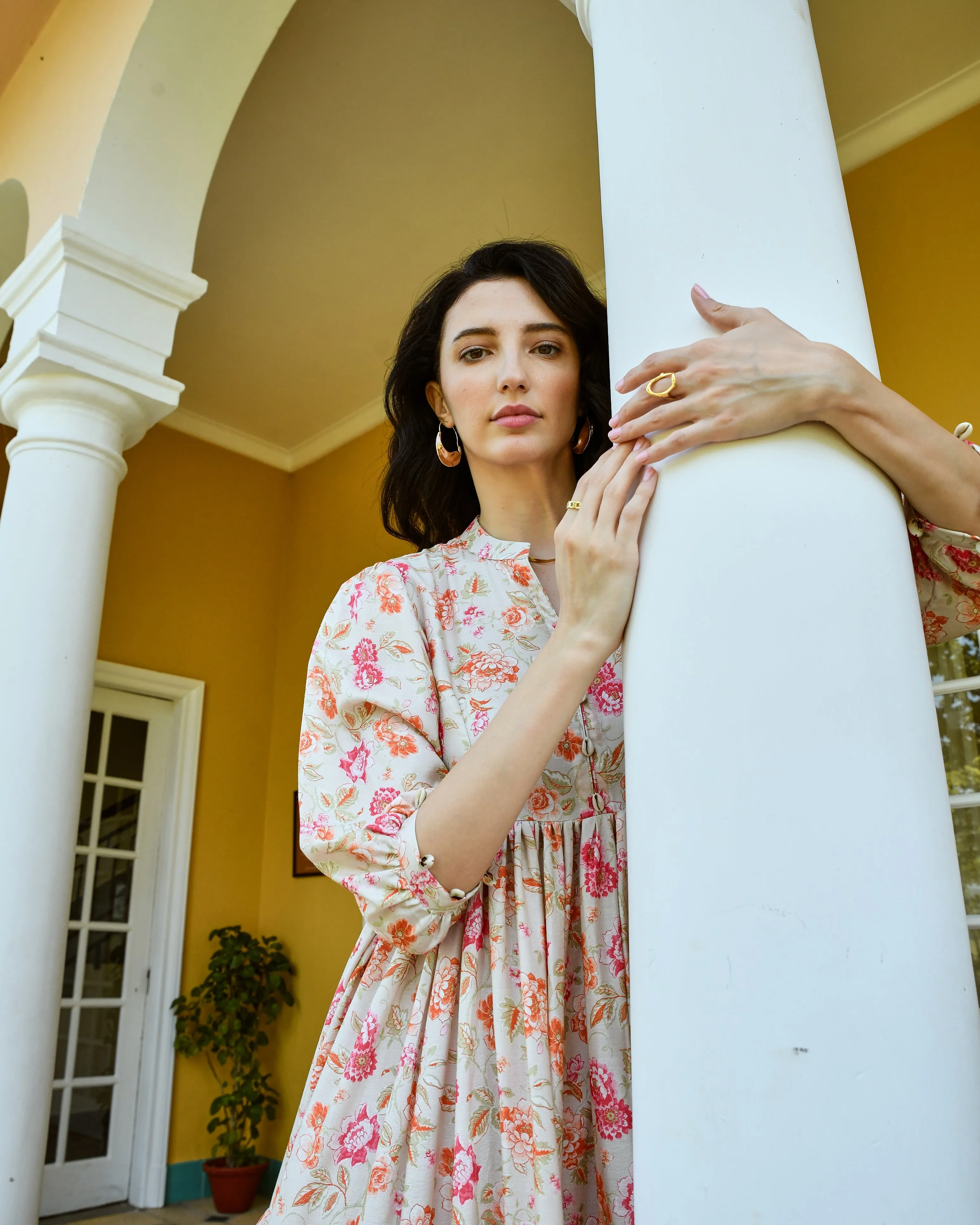 CREAM FLORAL FIT & FLARED DRESS
