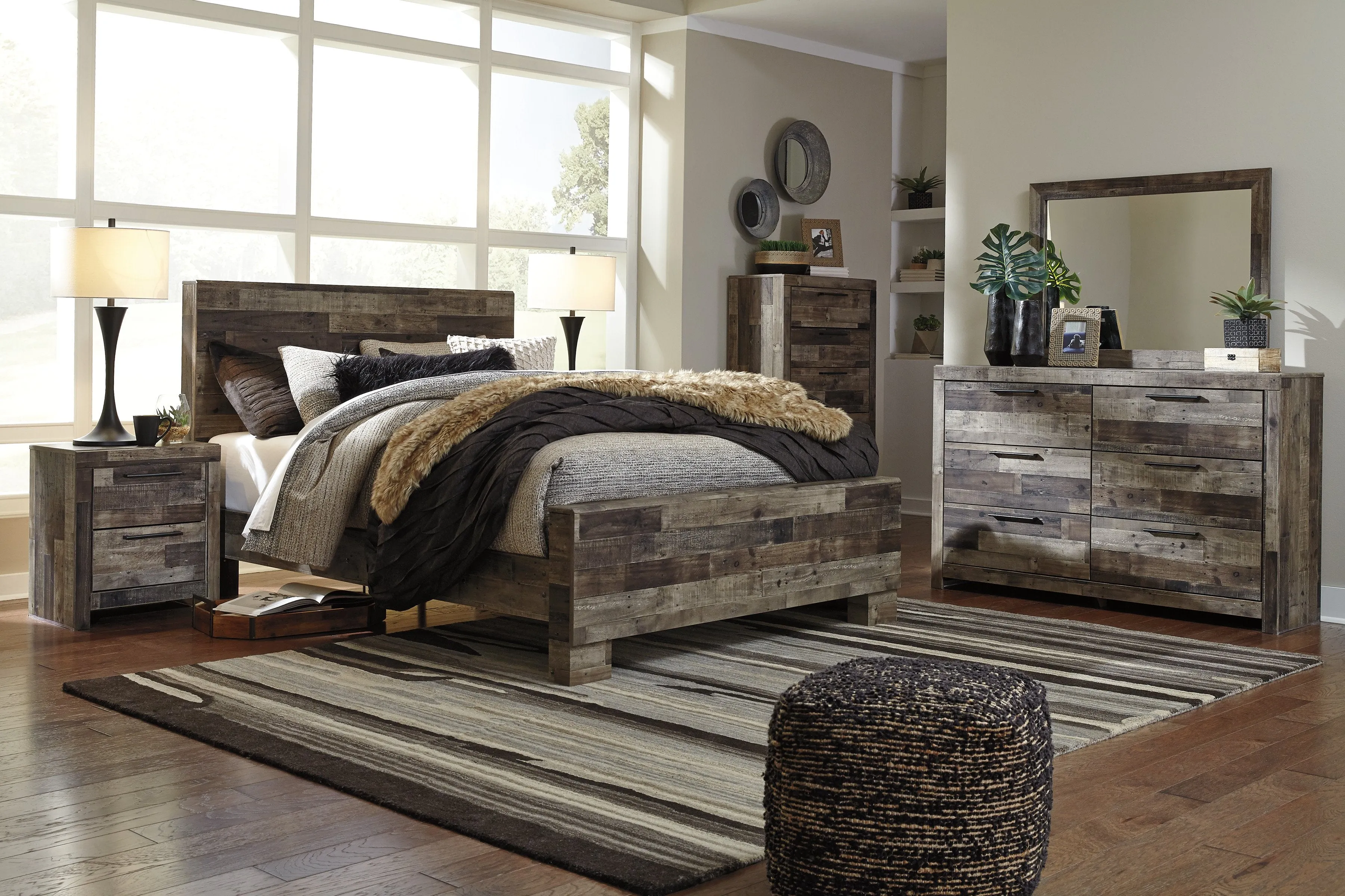 Derekson Gray Panel Bedroom Set | B200