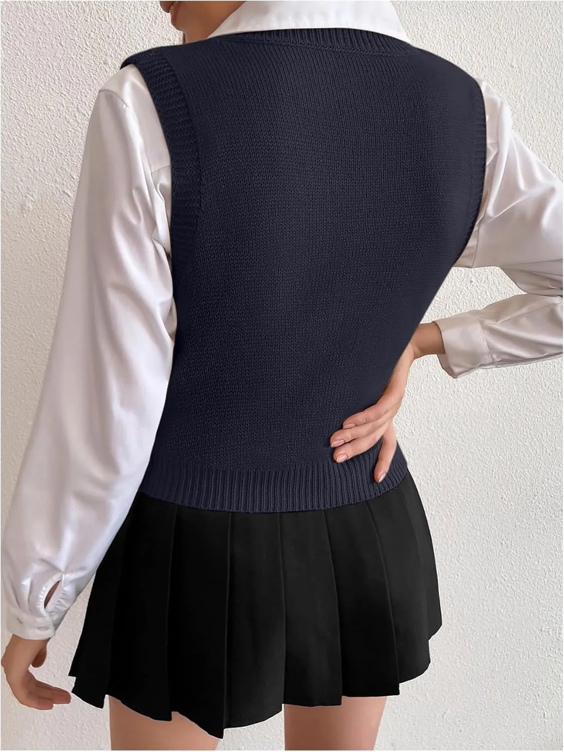 Milumia Women's Cable Knit V Neck Sweater Vest Sleeveless Ribbed Crop Tank Top