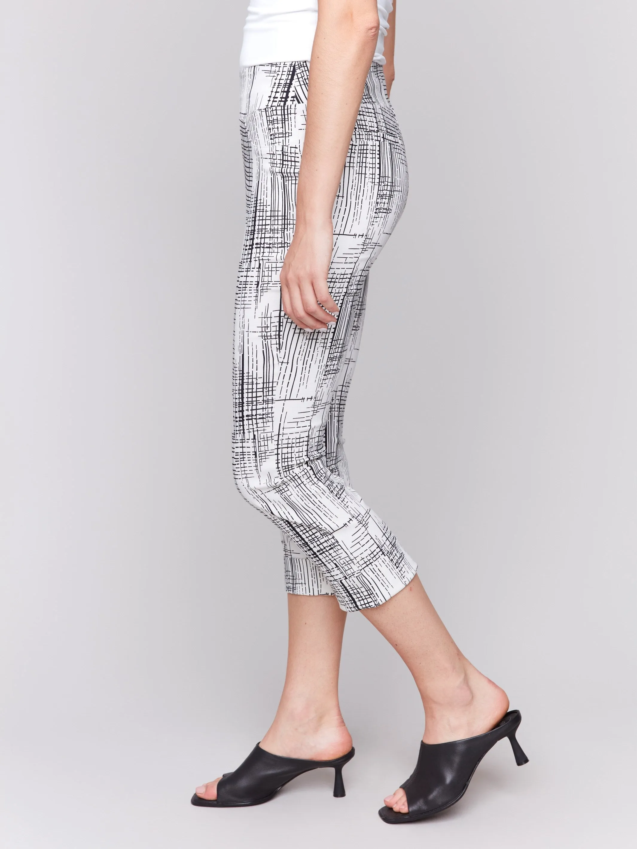 Printed Stretch Pull-On Capri Pants - Pepper